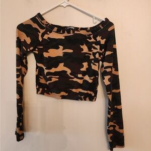 Feathers camo long sleeve cropped blouse size womens small